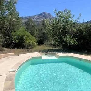 https://maison-aix-en-pce-au-pied-de-la-sainte-victoire.fr-provencehotel.com